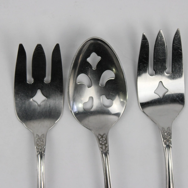 Lot of 3 Oneida Silver Wm A Rogers Deluxe Huntington Pattern Serving Utensils