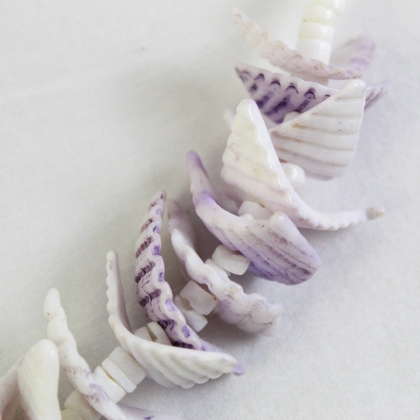 Vintage White and Purple Puka Shell Necklace Screw Clasp 17"