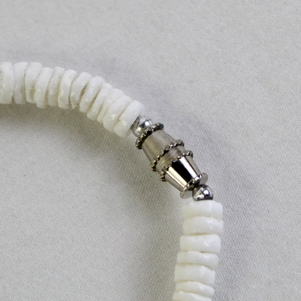 White Puka Shell Bracelet Screw Clasp 7 3/4"