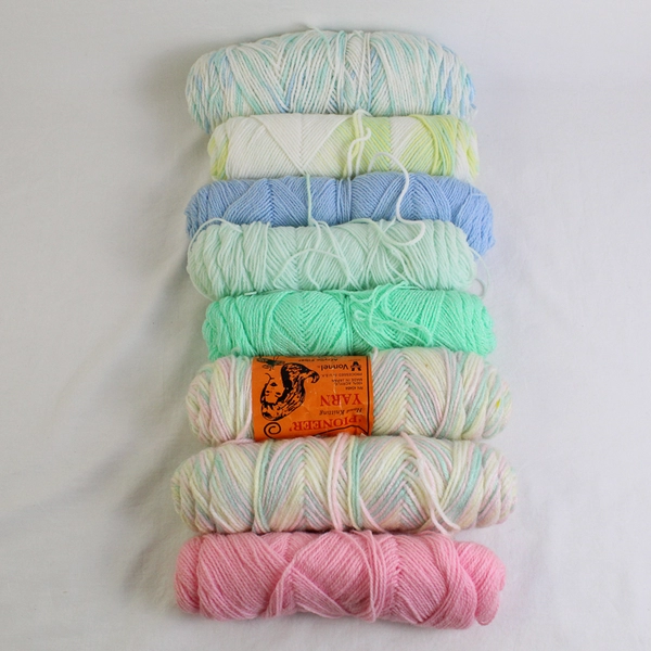Mixed 25 Oz Lot 8 Rolls of 3-Ply and 4-Ply Acrylic Yarn Pastel Colors