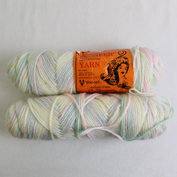 Mixed 25 Oz Lot 8 Rolls of 3-Ply and 4-Ply Acrylic Yarn Pastel Colors