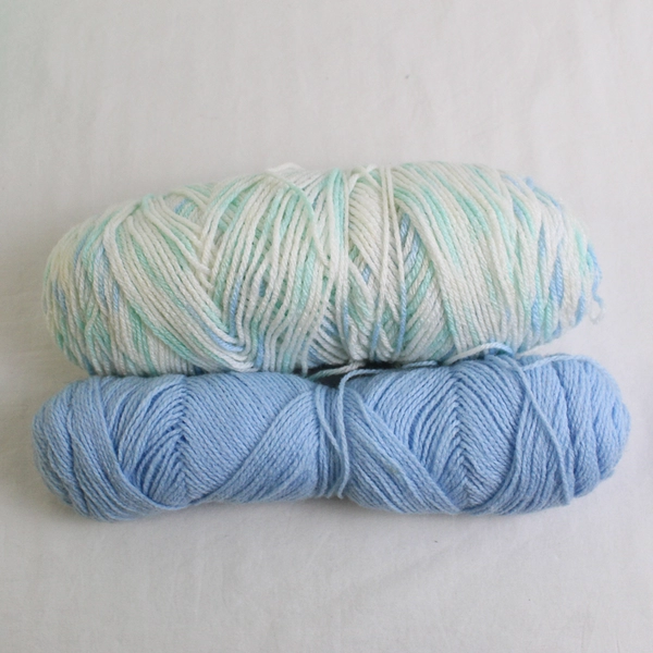 Mixed 25 Oz Lot 8 Rolls of 3-Ply and 4-Ply Acrylic Yarn Pastel Colors