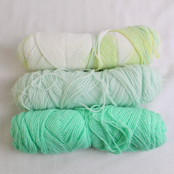 Mixed 25 Oz Lot 8 Rolls of 3-Ply and 4-Ply Acrylic Yarn Pastel Colors