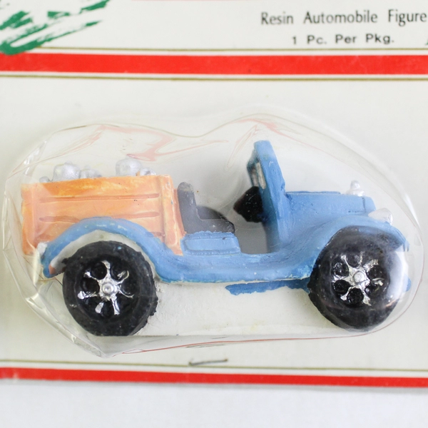 Traditions Resin Automobile Figure Blue Truck with Milk Jugs