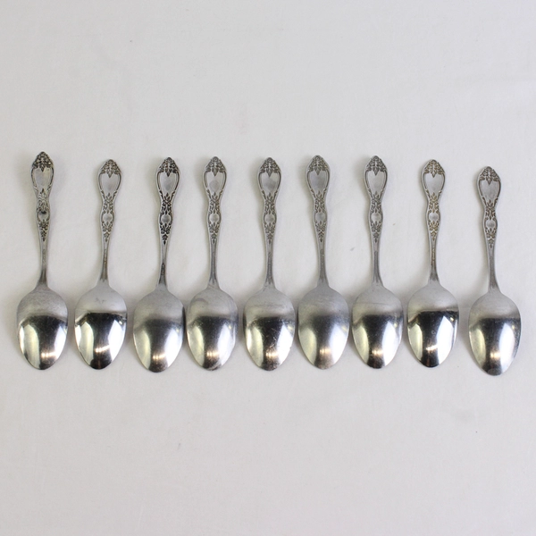 Lot of 9 Oneida Silver Wm A Rogers Deluxe Huntington Pattern Teaspoons