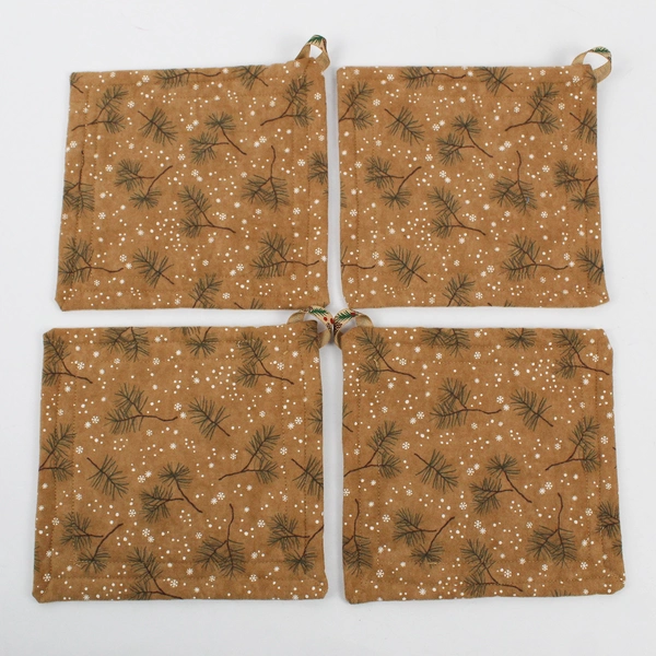 Set of 4 Christmas Decorative Hot Pads with Different Scenes 