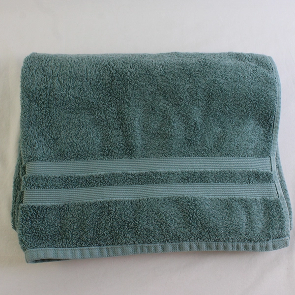 Kohl's Inc Sonoma Solid Teal/Blue Color Bath Towel 100% Cotton 27.5" x 50.5"