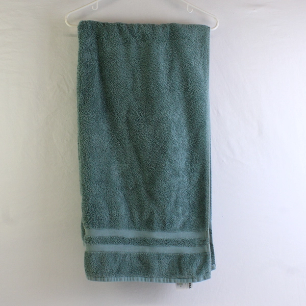 Kohl's Inc Sonoma Solid Teal/Blue Color Bath Towel 100% Cotton 27.5" x 50.5"