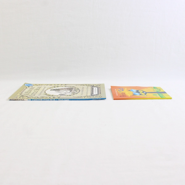 Lot of 2 Beginning Reading A Pete the Cat Book & A Kiss for Little Bear PB