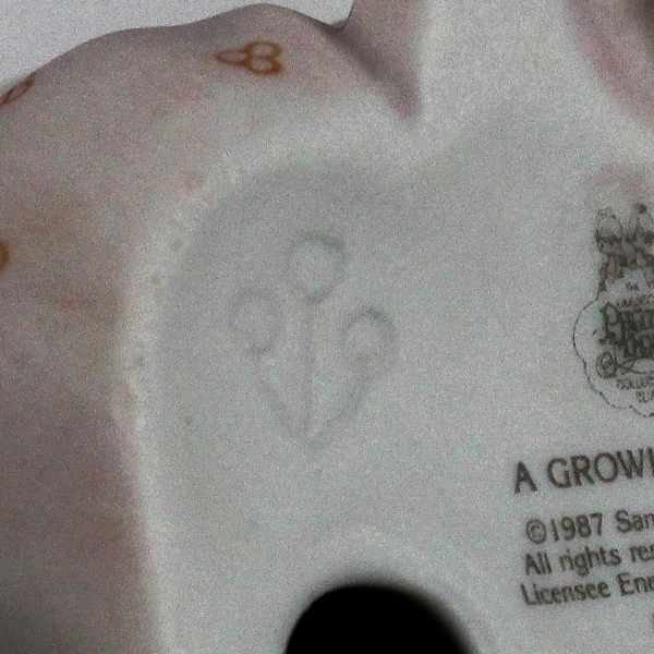 Enesco Precious Moments Collector Club Figure “Sharing Is Universal” 1987 E-0007