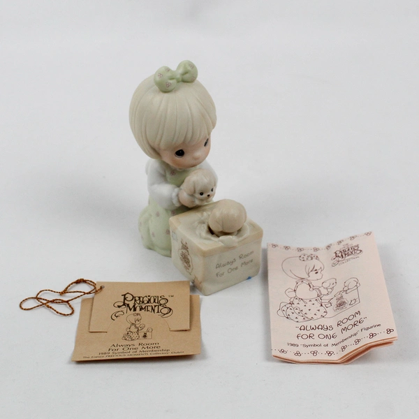 Precious Moments Collectors Club Figure “Always Room For One More” 1988 C-0009