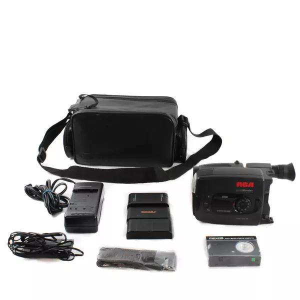 RCA Video Camcorder CC632 Small Wonder VHS Handheld Video Camera W/Case Battery 