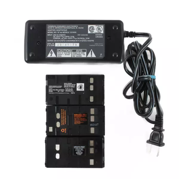 RCA Video Camcorder CC632 Small Wonder VHS Handheld Video Camera W/Case Battery 