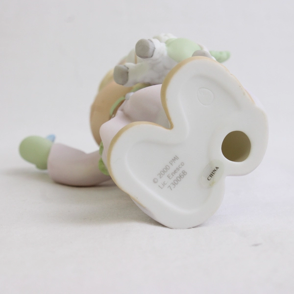 Enesco Precious Moments Figure “The Future Is In Our Hands” 2000 #730068