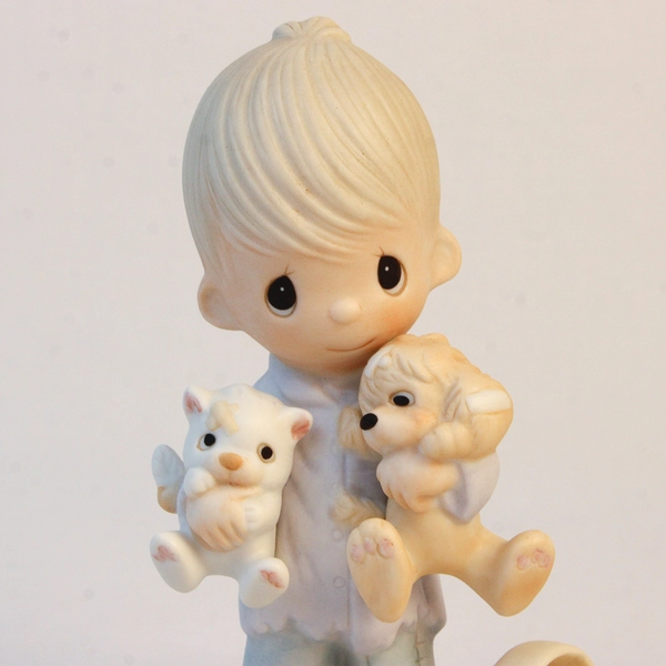 Enesco Precious Moments Figure “Blessed Are The Peacemakers” 1979 E-3107