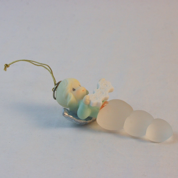 Enesco Precious Moments Figure “Angel With Snowflake Trio Ornament” 2002 #952346