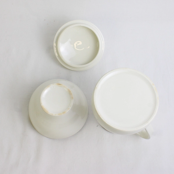 2 Piece Set Modern Style White Ceramic Sugar Bowl and Creamer
