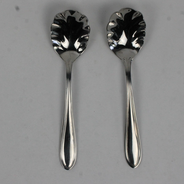 Lot Of 2 Wallace Silver Modern Thread Pattern Sugar Shell Spoon 18/10 SS 6"