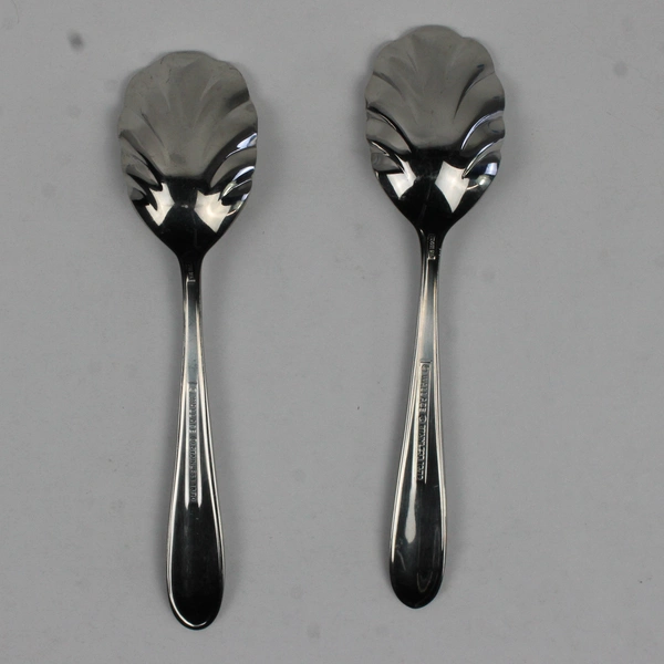 Lot Of 2 Wallace Silver Modern Thread Pattern Sugar Shell Spoon 18/10 SS 6"