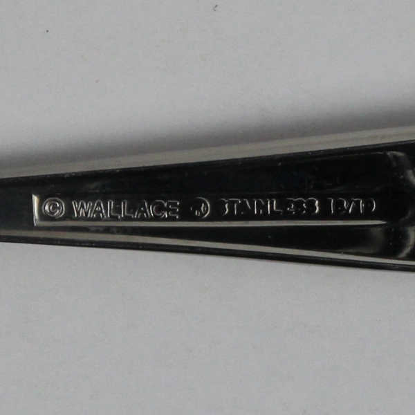 Lot Of 2 Wallace Silver Modern Thread Pattern Sugar Shell Spoon 18/10 SS 6"