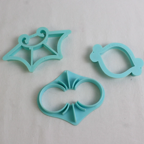 Set of 7 VTG 1972 Wilton Plastic Pattern Press Cake Decorating Pieces