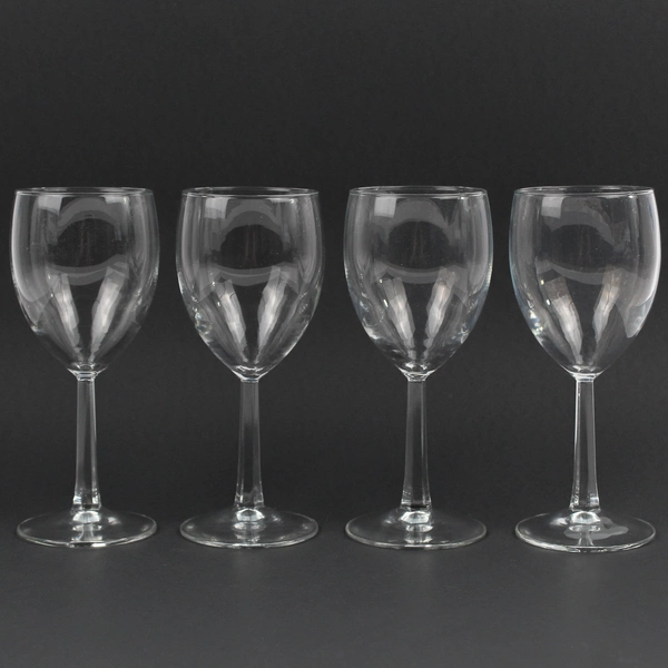 Lot Of 4 Matching Unbranded Short Clear Glass Wine Glasses 7" Tall