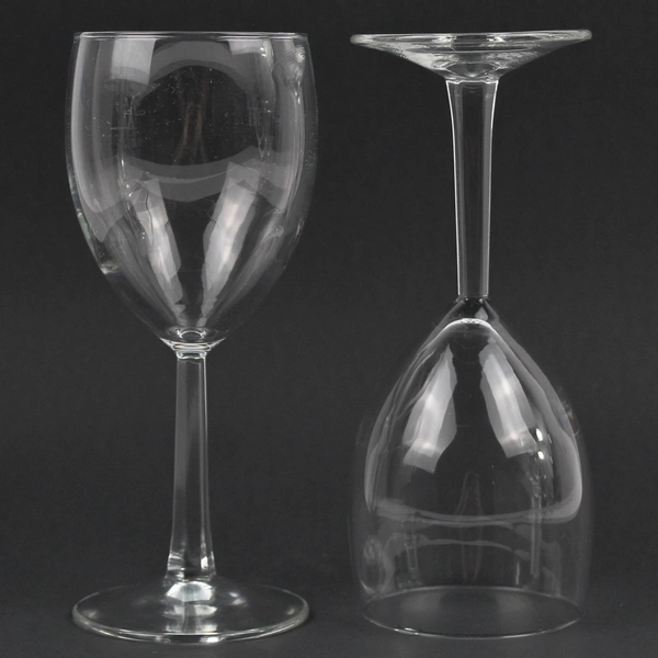 Lot Of 4 Matching Unbranded Short Clear Glass Wine Glasses 7" Tall