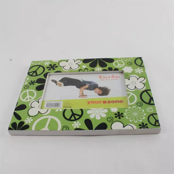 Your Zone 4x6 Peace Sign & Flowers Hanging Picture Frame Green Black White