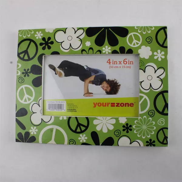 Your Zone 4x6 Peace Sign & Flowers Hanging Picture Frame Green Black White
