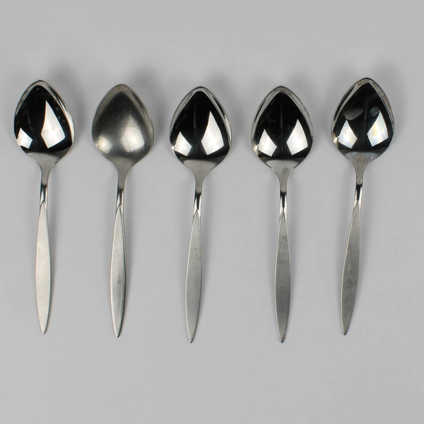 Lot of 5 Oneida Oneidacraft Deluxe Wintersong Stainless Soup Spoons (Teaspoons)