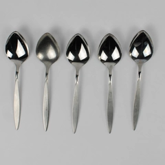 Lot of 5 Oneida Oneidacraft Deluxe Wintersong Stainless Soup Spoons (Teaspoons)