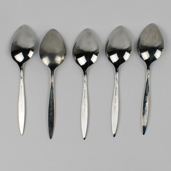 Lot of 5 Oneida Oneidacraft Deluxe Wintersong Stainless Soup Spoons (Teaspoons)