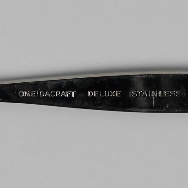 Lot of 5 Oneida Oneidacraft Deluxe Wintersong Stainless Soup Spoons (Teaspoons)