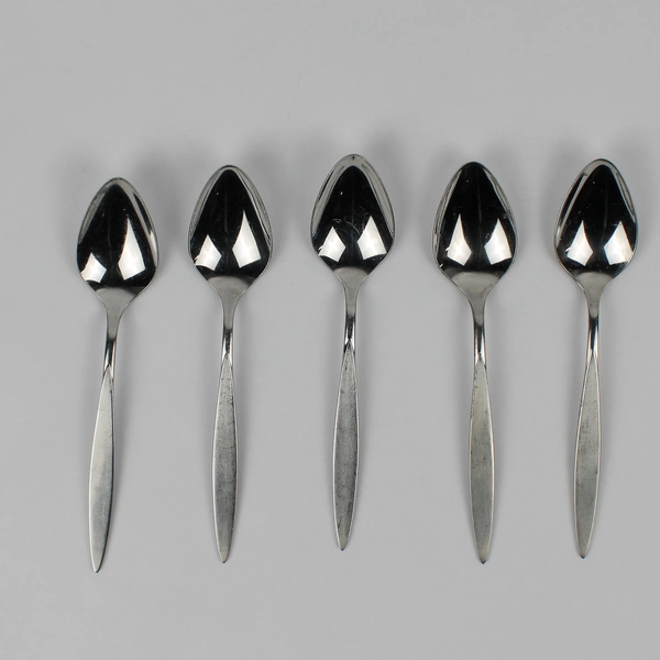 Lot of 5 Oneida Oneidacraft Deluxe Wintersong Stainless Teaspoons