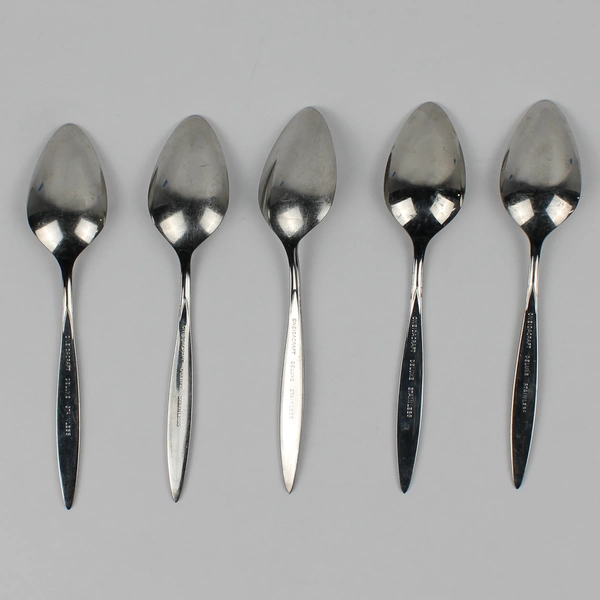 Lot of 5 Oneida Oneidacraft Deluxe Wintersong Stainless Teaspoons