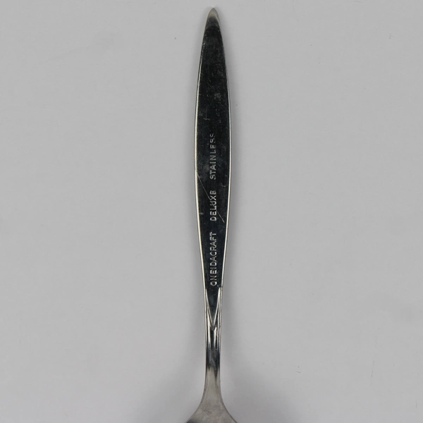 Lot of 5 Oneida Oneidacraft Deluxe Wintersong Stainless Teaspoons