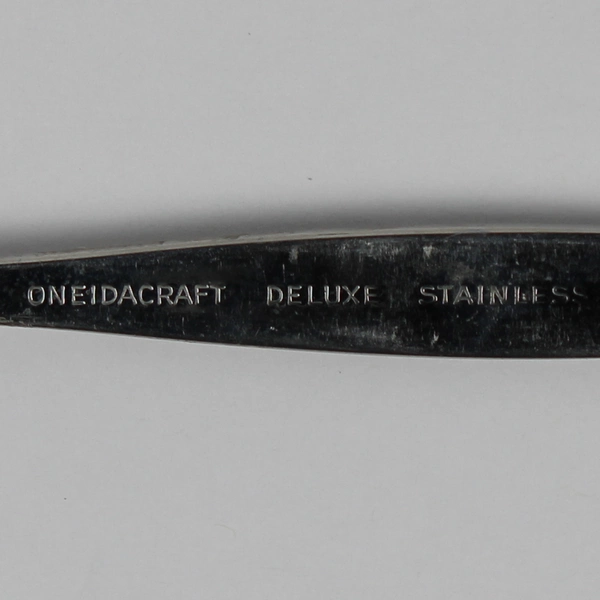 Lot of 5 Oneida Oneidacraft Deluxe Wintersong Stainless Teaspoons