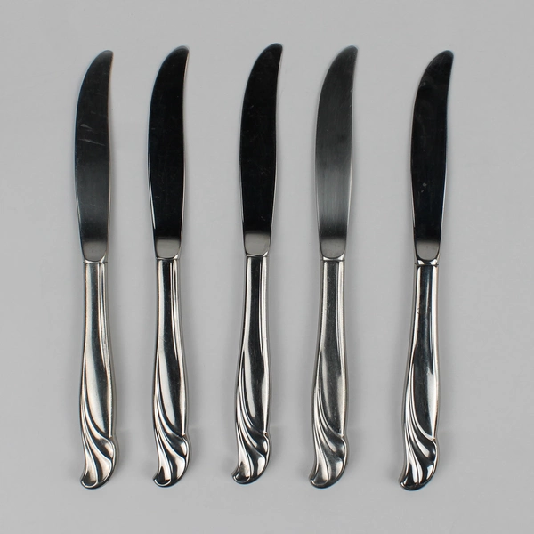 Lot of 5 International Silver Coral Reef Stainless Flatware Dinner Knives