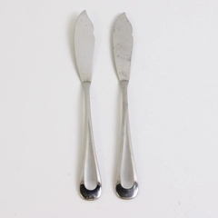 Lot of 2 Oneida Satin Sand Dune With Frosted Indent Butter Knives 6.3 Inches