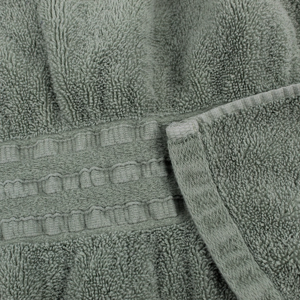 Wamsutta Hotel Solid Green Color Bath Towel 100% Cotton 27.5" x 53.5"