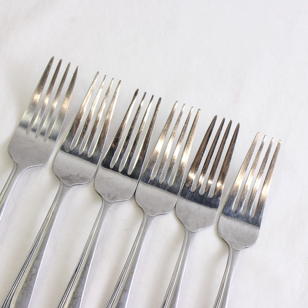Set of 6 Cambridge Silver Featheredge-Sand Pattern Dinner Forks Stainless 8.25"