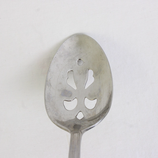 A Wallace Silver Monroe Pattern Pierced Serving Spoon 18/10 Stainless Good 8.25"
