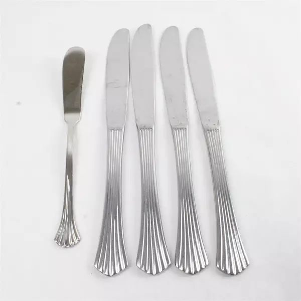 Set of 4 Oneida Saratoga Modern Solid Knives + 1 Flat Handle Master Butter Knife