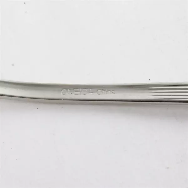 Set of 4 Oneida Saratoga Modern Solid Knives + 1 Flat Handle Master Butter Knife