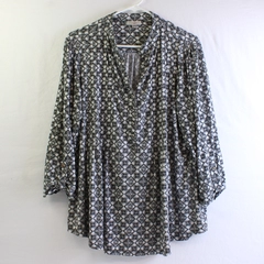 Roz & Ali Black and White Roll-Tab Sleeve Top Women's Size 1X