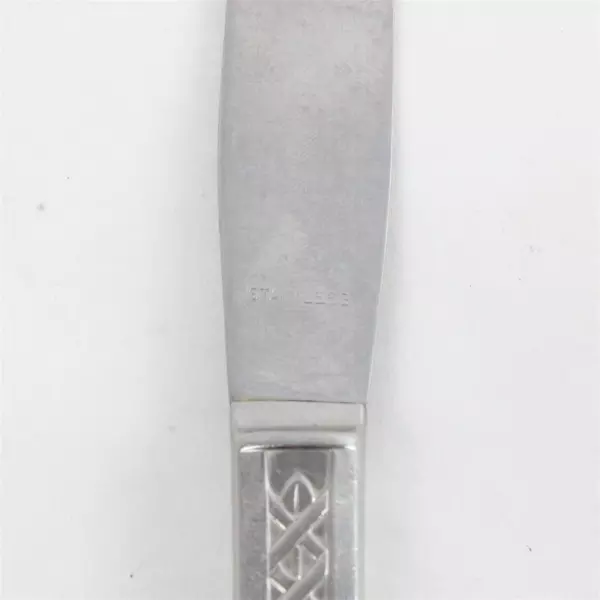 Set of 2 Oneida Flight Deluxe Modern Solid Stainless Dinner Knives 9"