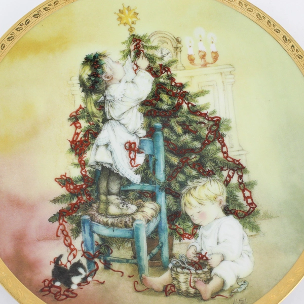 Hamilton Collection 'Trimming the Tree' Lisi Martin 9" Collector Plate w/ COA