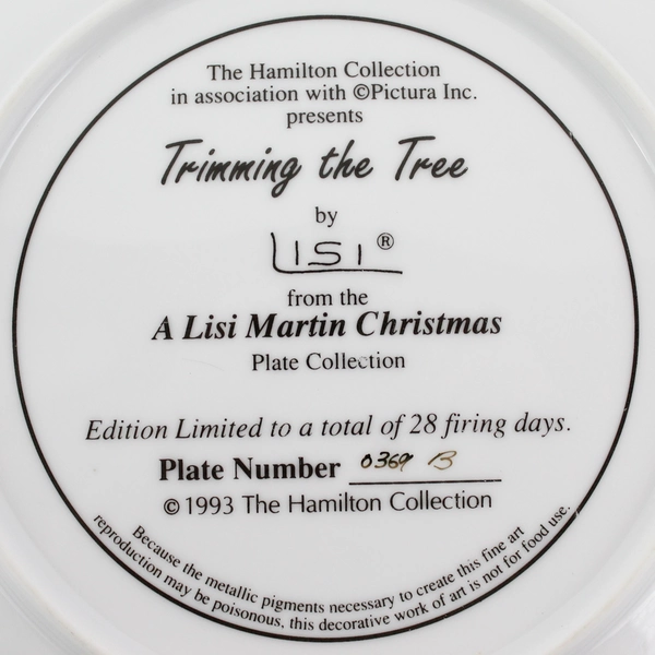 Hamilton Collection 'Trimming the Tree' Lisi Martin 9" Collector Plate w/ COA