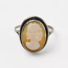 Vintage Beige And White Women's Oval Cameo Ring Size 4 3/4 