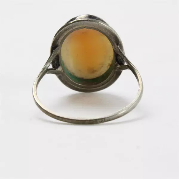 Vintage Beige And White Women's Oval Cameo Ring Size 4 3/4 